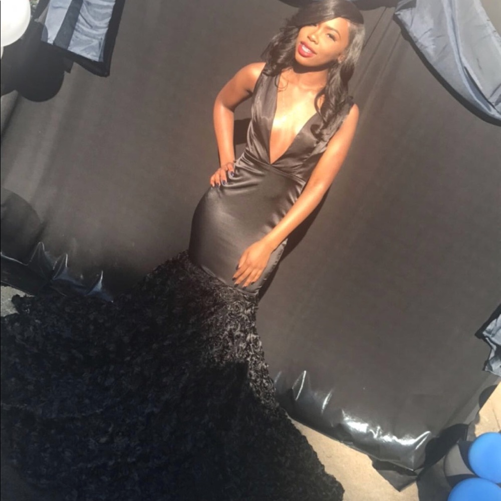 Gown/Dress can be worn to Prom or Met Gala or Ball